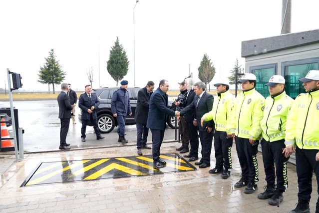 Tavşanlı Protokolü Güvenlik Güçlerini Bayramda Ziyaret Etti