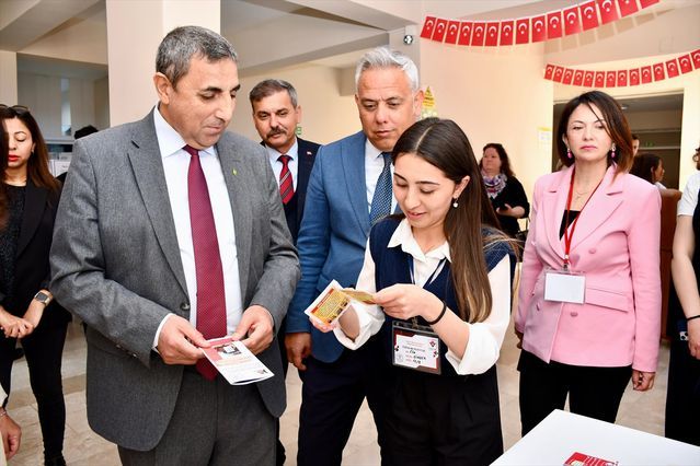 Silifke'de TÜBİTAK 4006 Bilim Fuarı Öğrenciler Tarafından Açıldı