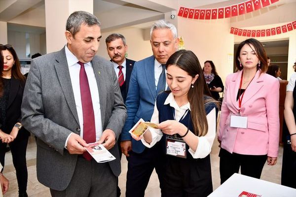 Silifke'de TÜBİTAK 4006 Bilim Fuarı Öğrenciler Tarafından Açıldı