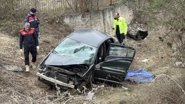 Kastamonu Araç'ta Menfeze Devrilen Araçta 1 Kişi Hayatını Kaybetti, 4 Kişi Yaralandı