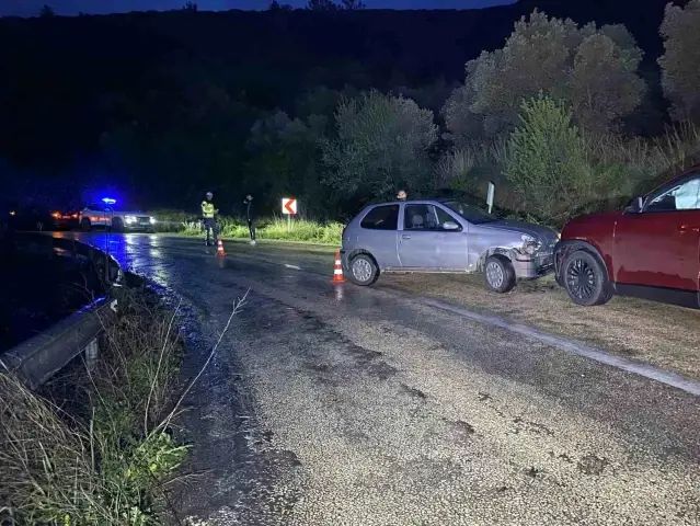 Bursa'da Yağışlı Yolda Meydana Gelen Kazada 1 Kişi Yaralandı