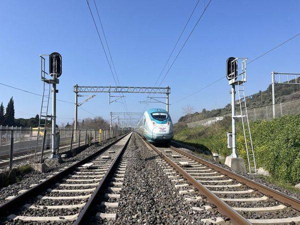 Yüksek Hızlı Trenin Çarptığı Adam Hereke Sahilinde Hayatını Kaybetti