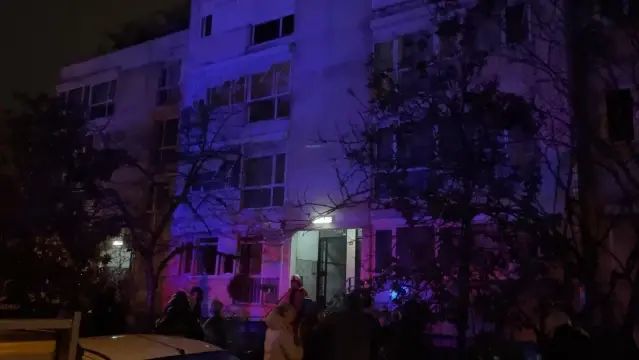 Beşiktaş'ta 4 Katlı Binada Çıkan Yangında 2 Kişi Dumandan Etkilendi