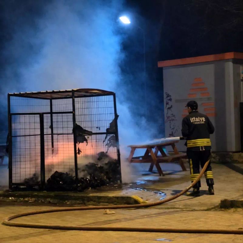Tekirdağ'da Okul Önündeki Geri Dönüşüm Konteynerinde Yangın Çıktı