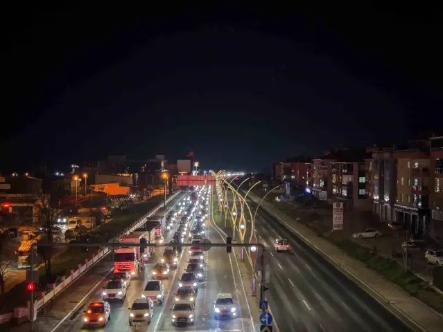 Polatlı'da Bayram Dönüşü E-90 Karayolunda Yoğun Trafik Oluştu