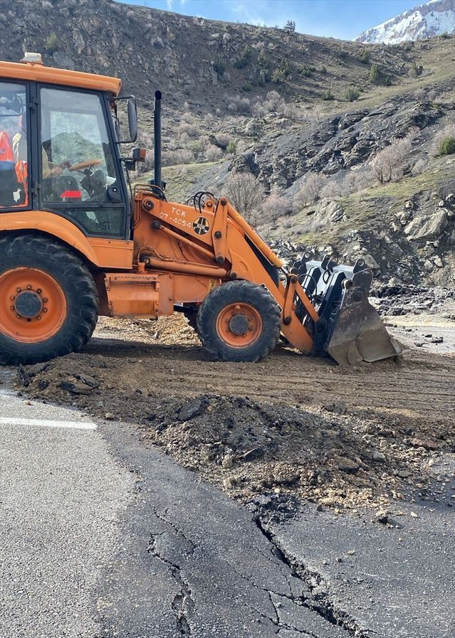 Van, Bitlis ve Muş'ta Kar Ulaşımı 147 Yerleşim Yerinde Kesintiye Uğrattı
