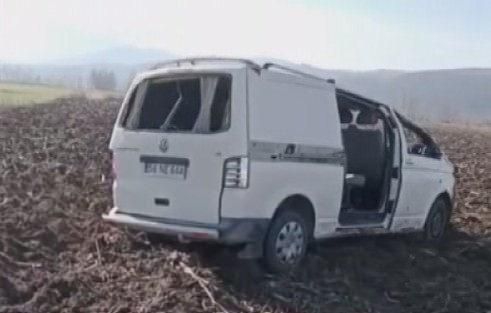 Minibüs Yoldan Çıkarak Tarlaya Uçtu: 8 Kişi Yaralandı