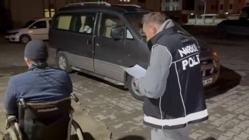 Bedensel Engelli Sürücü 12 Kilo Skunkla Yakalandı