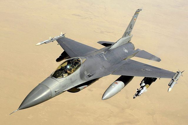ABD F-16 Suudi Arabistan Hava Sahasında Acil Durum Sinyali Verdi