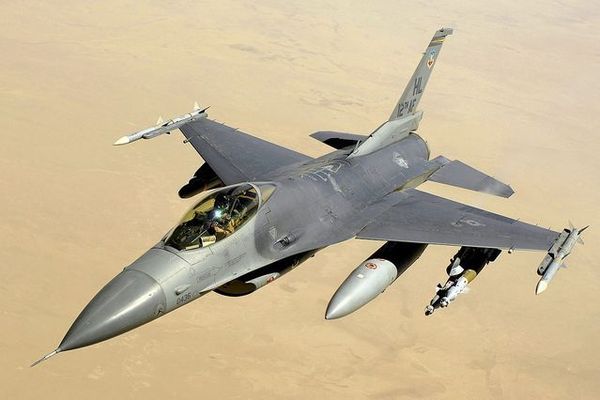 ABD F-16 Suudi Arabistan Hava Sahasında Acil Durum Sinyali Verdi