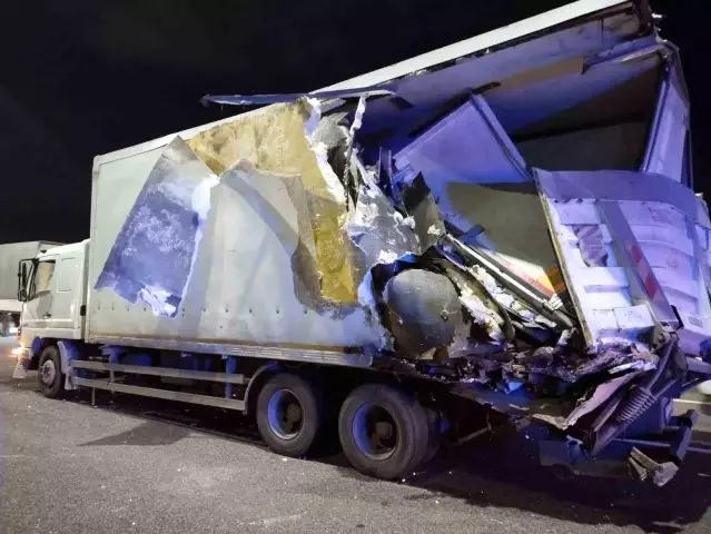 Kuzey Marmara Otoyolu'nda Otobüsün Tıra Çarpması Sonucu 10 Kişi Yaralandı