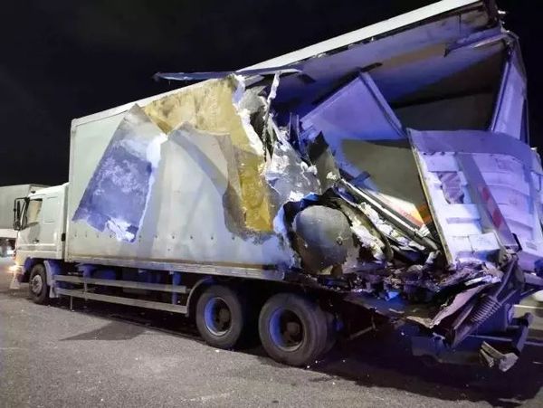 Kuzey Marmara Otoyolu'nda Otobüsün Tıra Çarpması Sonucu 10 Kişi Yaralandı