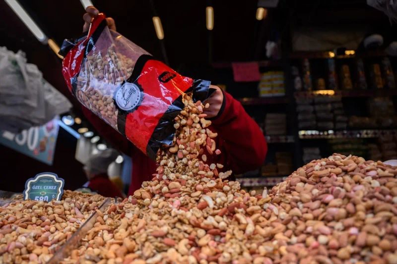 Eminönü ve Mısır Çarşısı Bayram Öncesi Alışverişle Hareketlendi