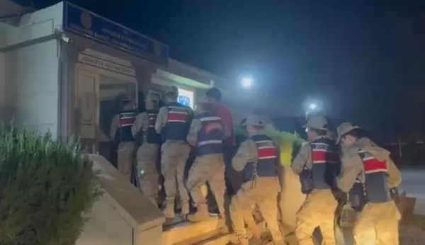Şanlıurfa'da Göçmen Kaçakçılığına Yönelik Operasyonda 18 Şüpheli Yakalandı