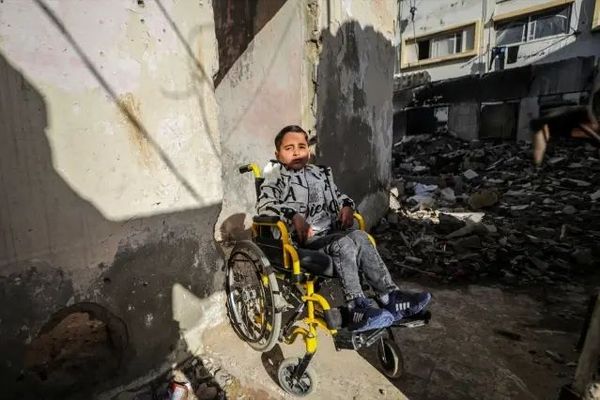 Gazze'deki Saldırıda Yaralanan 7 Yaşındaki Yusuf'un Tedavi ve Yaşam Mücadelesi