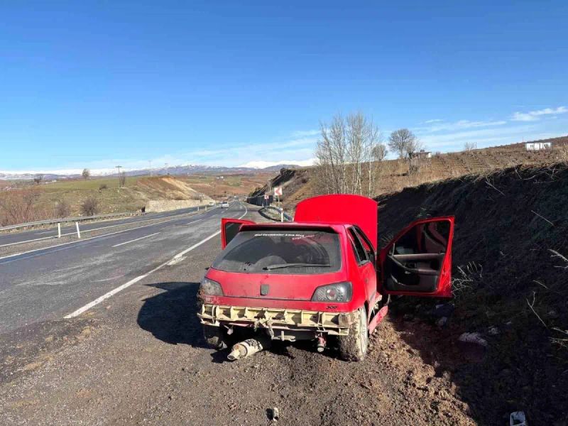 Adıyaman Gölbaşı'nda Oluşan Çukur Kazaya Yol Açtı: 2 Yaralı