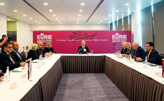 Prof. Dr. Erol Özvar, 11. Avrasya Yükseköğretim Zirvesinde Pakistanlı Temsilcilerle Görüştü