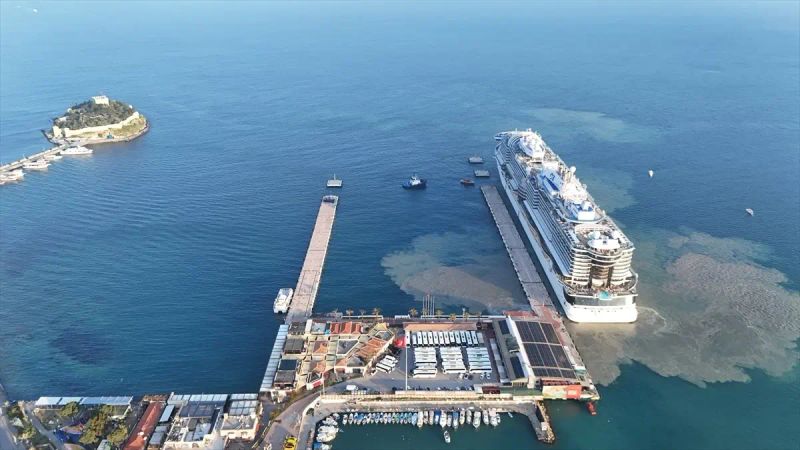 Sun Princess Kruvaziyeri 4 Bin Turistle Kuşadası Limanına Demir Attı