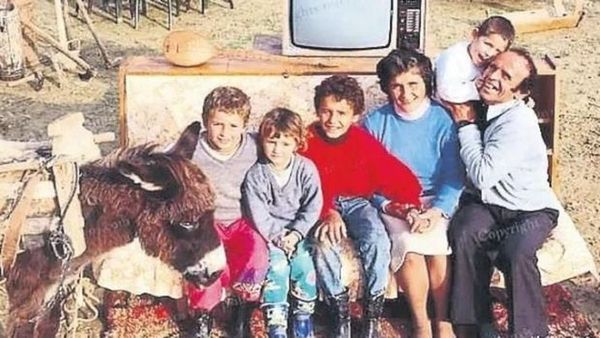 İbrahim Tenekeci'nin 'Uzak İstanbul' Kitabı Göç ve Memleket Hasretini Anlatıyor