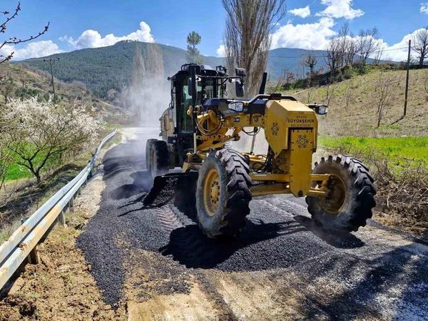 Aydın Büyükşehir Belediyesi İlçelerde Yol Çalışmalarını Hızla Sürdürüyor