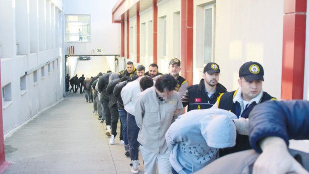 Adana'da Usulsüz Reçetelerle İlaç Ticareti Yapan 69 Şüpheli Yakalandı