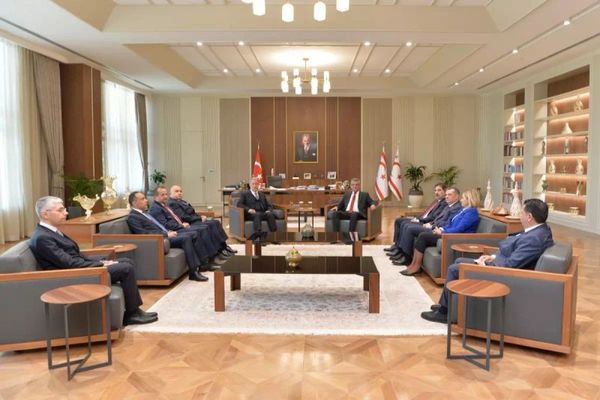 KKTC Cumhurbaşkanı Erhürman, TBMM Milli Savunma Komisyonu Başkanı Hulusi Akar'ı Kabul Etti