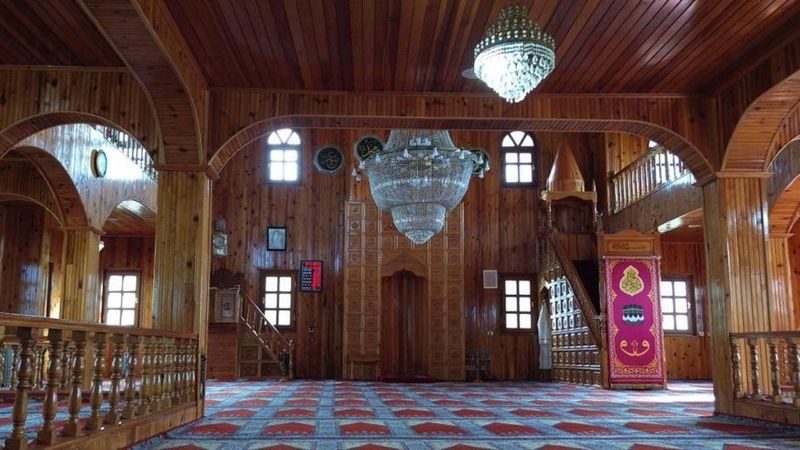 Zonguldak'taki 200 Yıllık Çivisiz Ahşap Cami Turistlerin Dikkatini Çekiyor