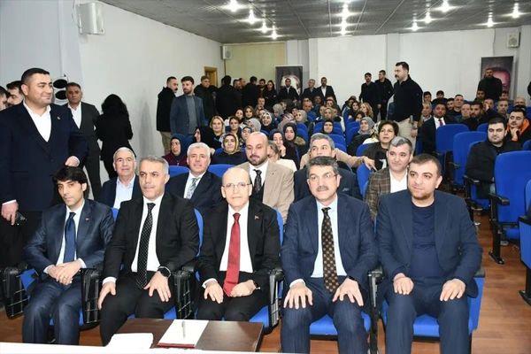 Bakan Şimşek, Batman'da AK Parti Üyeleriyle Toplantı Yaptı
