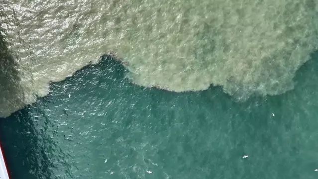 İstanbul'da Süren Sağanaklar Haliç ve Boğazı Kahverengiye Boyadı