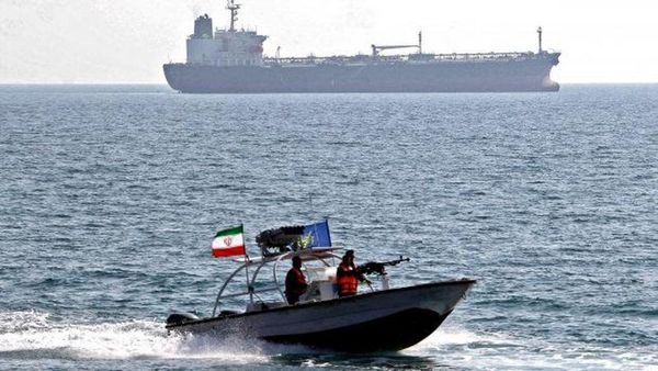 İran, Pakistan Bayraklı Gemilerin Hürmüz Boğazı'ndan Geçişine İzin Verdi