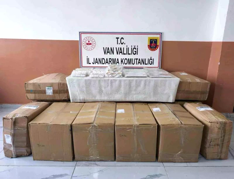 Van Başkale'de 17 Binin Üzerinde Kaçak Bijuteri Ele Geçirildi