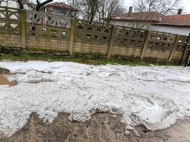Muratlı'da Ani Dolu Yağışı Çiftçileri Endişelendirdi