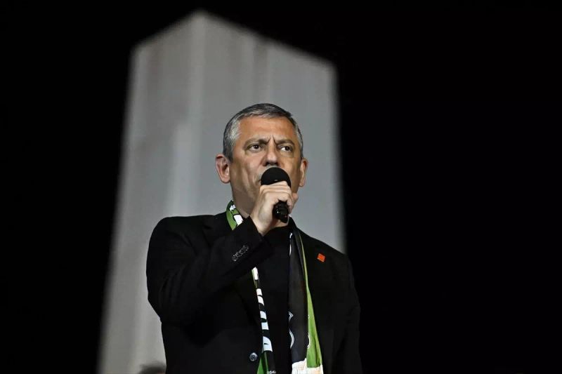 Özgür Özel Bakırköy'de Parti Mitinginde İktidar Eleştirisi Yaptı