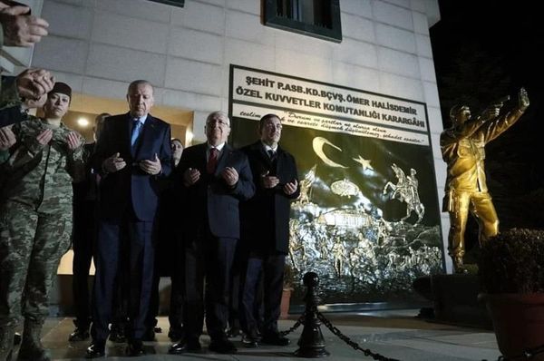 Şehit Ömer Halisdemir'in Kızı Elif Nur Halisdemir Bordo Bereli Teğmen Oldu