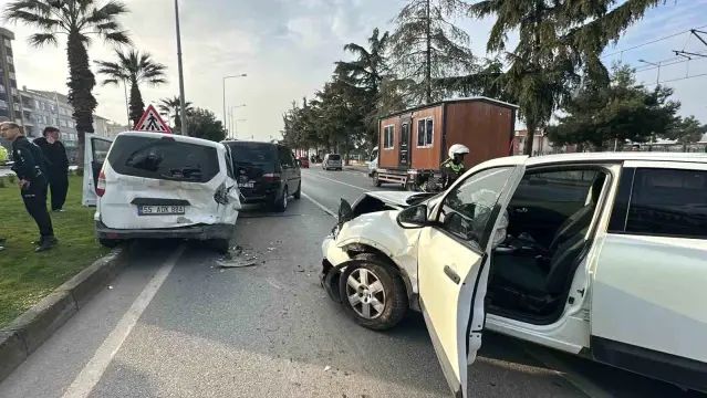 Samsun İ̇lkadım'da Zincirleme Kaza: 3 Kişi Yaralandı