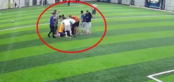 Siirt'te Halı Sahada Kalp Krizi Geçiren Nurettin Çiçek Hayatını Kaybetti