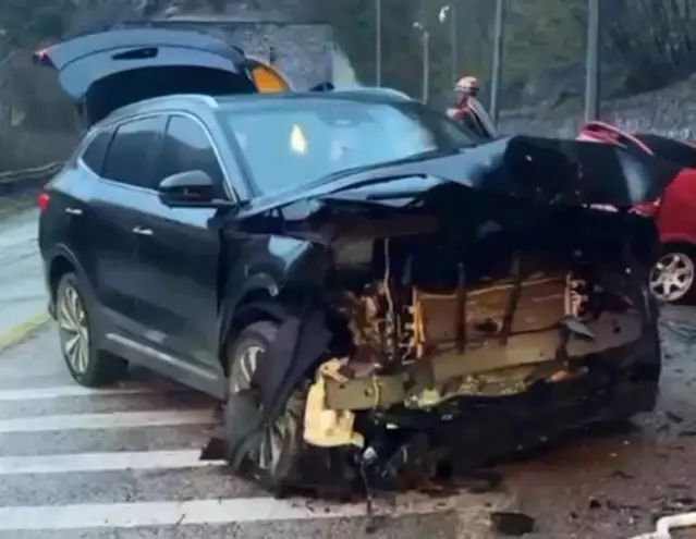 Karabük'te İki Otomobil Çarpıştı: 1 Ölü, 5 Yaralı