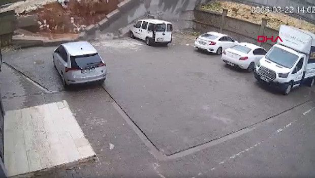 Şanlıurfa’da Yoğun Sağanak Yağış Cadde ve Sokakları Su Altında Bıraktı