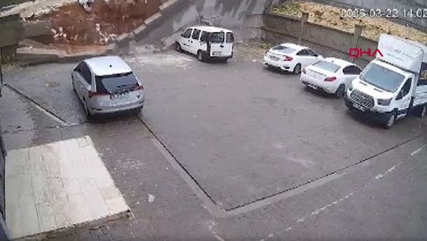 Şanlıurfa’da Yoğun Sağanak Yağış Cadde ve Sokakları Su Altında Bıraktı