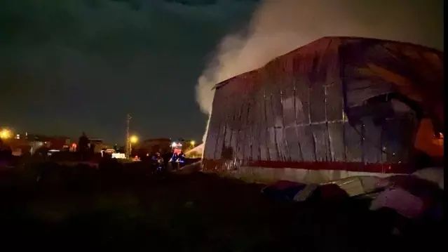 Osmaniye'deki Kağıt Fabrikasında Çıkan Yangın Kontrol Altına Alındı