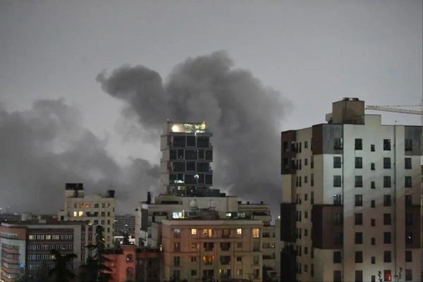 ABD ve İsrail'in Saldırıları Tahran ve Tebriz'deki Hedefleri Vurdu