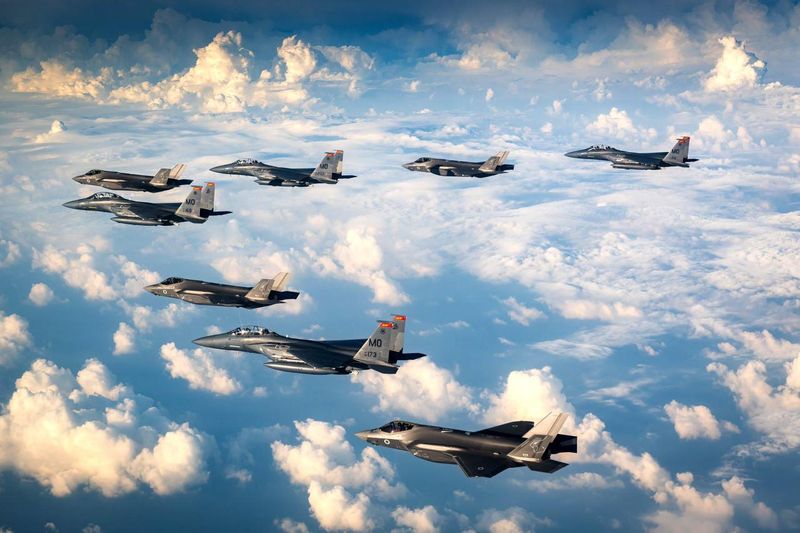 ABD Orta Doğu'ya 50'den Fazla Savaş Uçağı Gönderdi, İran Nükleer Programında Kararlı