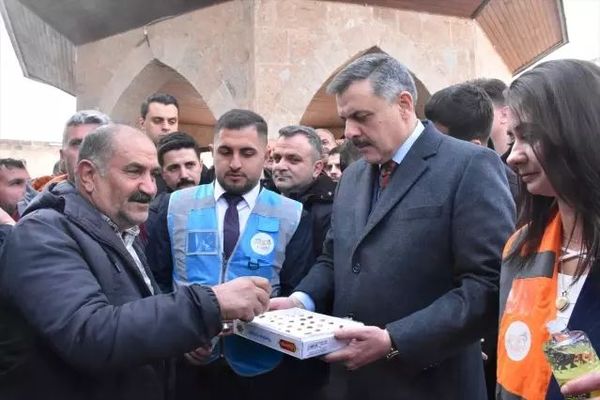 Bakan Çiftçi Van'da Ramazan Bayramı Ziyaretleri Gerçekleştirdi