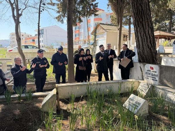 Gerze'de Şehit Fethi Kabaş Kabri Başında Anıldı