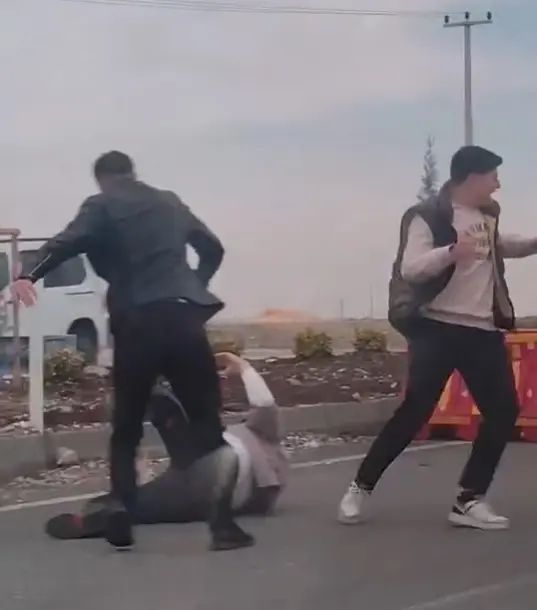 Mardin'de Yol Verme Tartışması Kavgaya Dönüştü