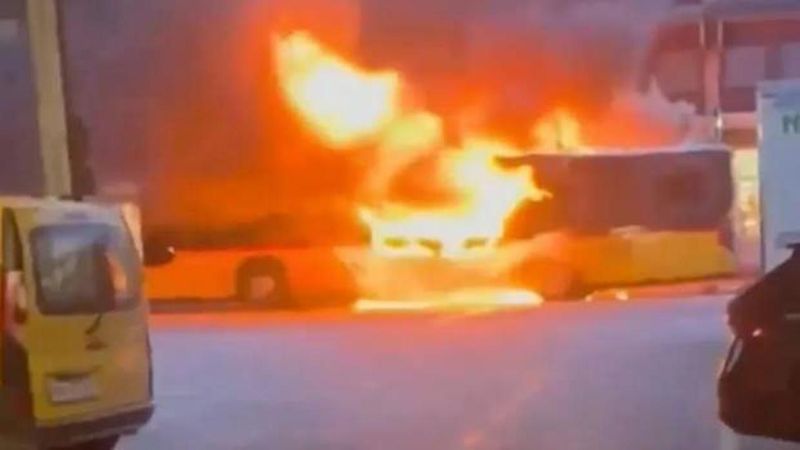 İsviçre'de Otobüste Benzin Döküp Kendini Yakan Adam ve Yangın Faciası