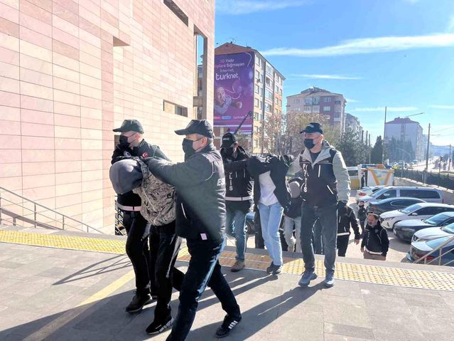 Eskişehir Merkezli Uyuşturucu Operasyonunda 14 Kişi Tutuklandı