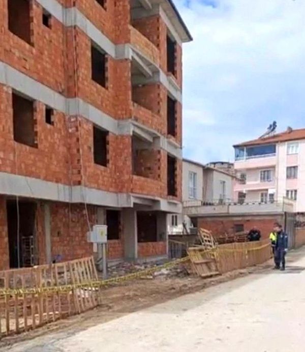 Suluova'da İnşaatta Düşen İşçi Hayatını Kaybetti