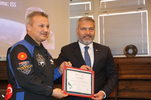 Türkiye'nin İlk Astronotu Alper Gezeravcı Öğrencilerle Anadolu Üniversitesi'nde Buluştu