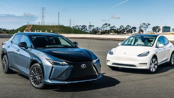 Çin, Otomobillerde Yarım Direksiyon ve Gömme Kapı Kollarını Yasaklıyor